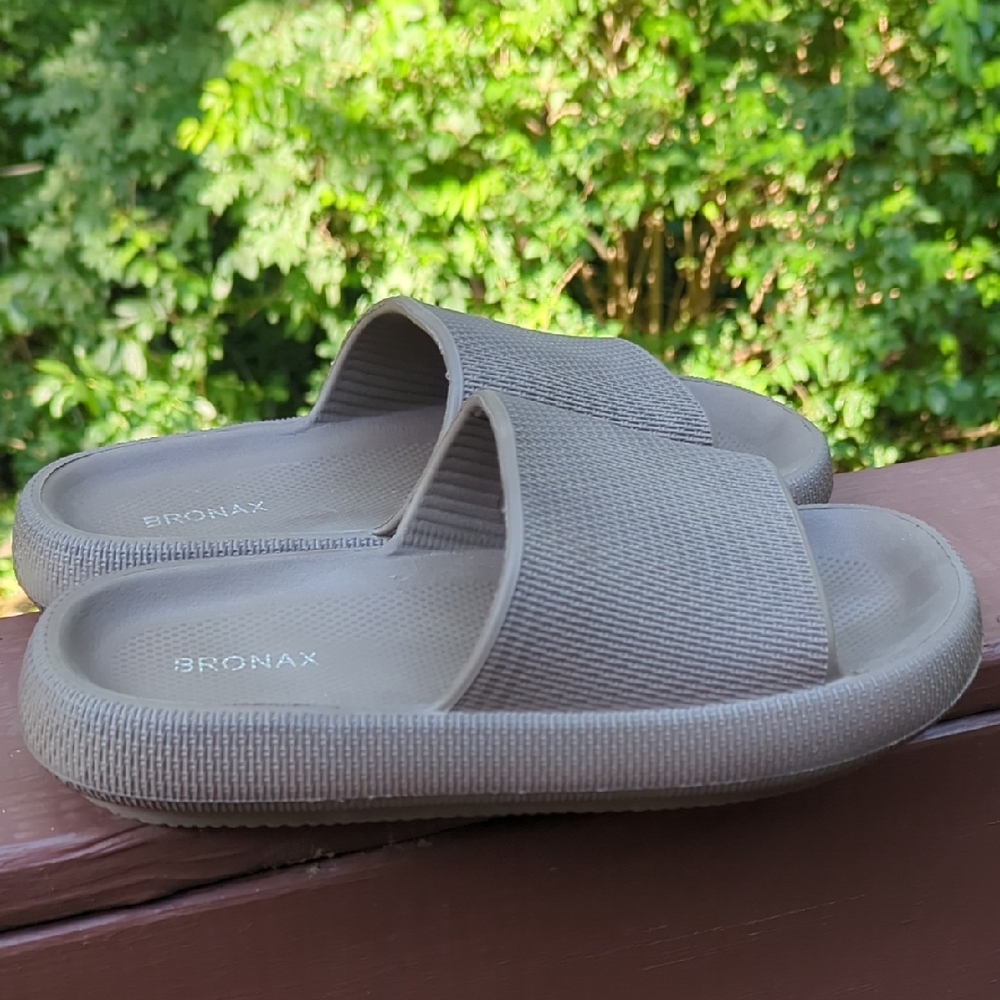 Bronax Beige Slide Sandals Size 9-10